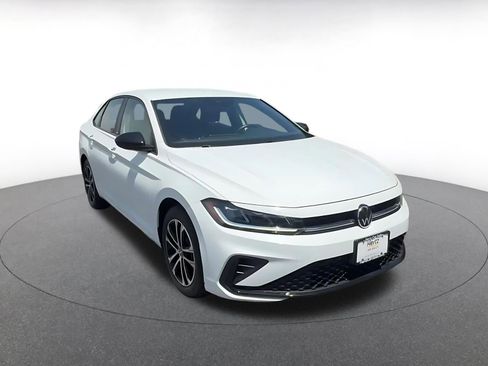 Used 2025 Volkswagen Jetta Sport FWD image 3
