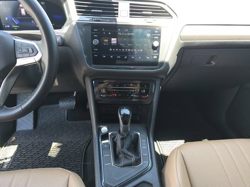 Used 2023 Volkswagen Tiguan SE FWD image 25