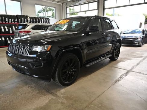 Used 2018 Jeep Grand Cherokee Altitude AWD/4WD image 8