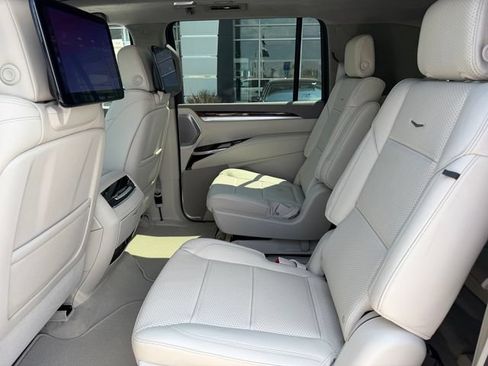 New 2026 Cadillac Escalade ESV Platinum Luxury AWD/4WD image 10