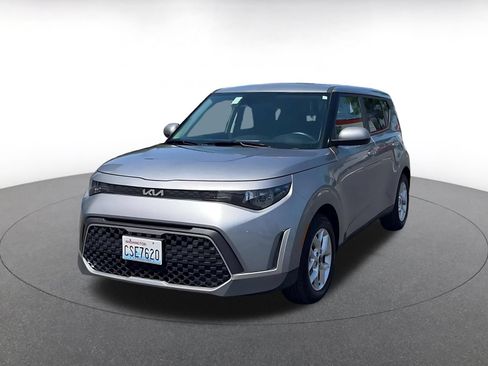 Used 2025 Kia Soul LX w/ LX Technology Package FWD image 6