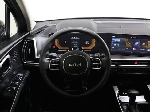 Used 2025 Kia Sorento LX FWD image 13