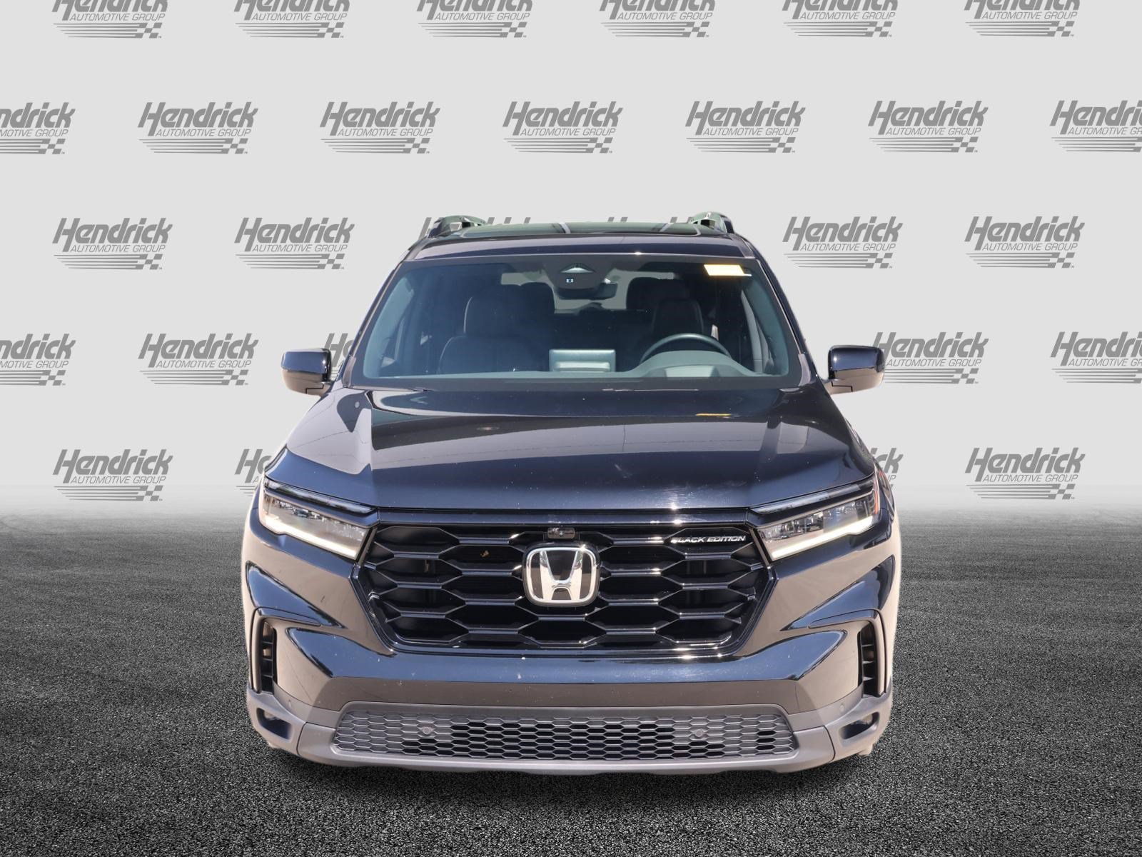 Used 2025 Honda Pilot Black Edition image 3