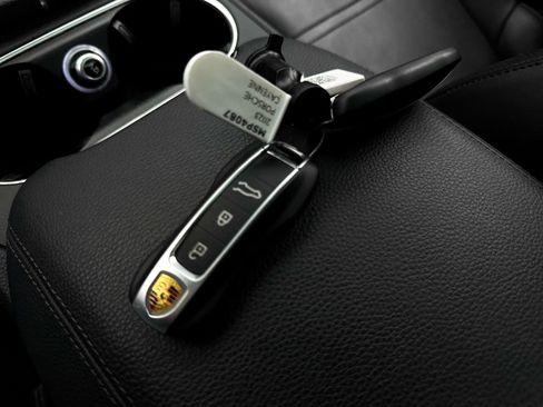 Used 2023 Porsche Cayenne Platinum Edition AWD/4WD image 41