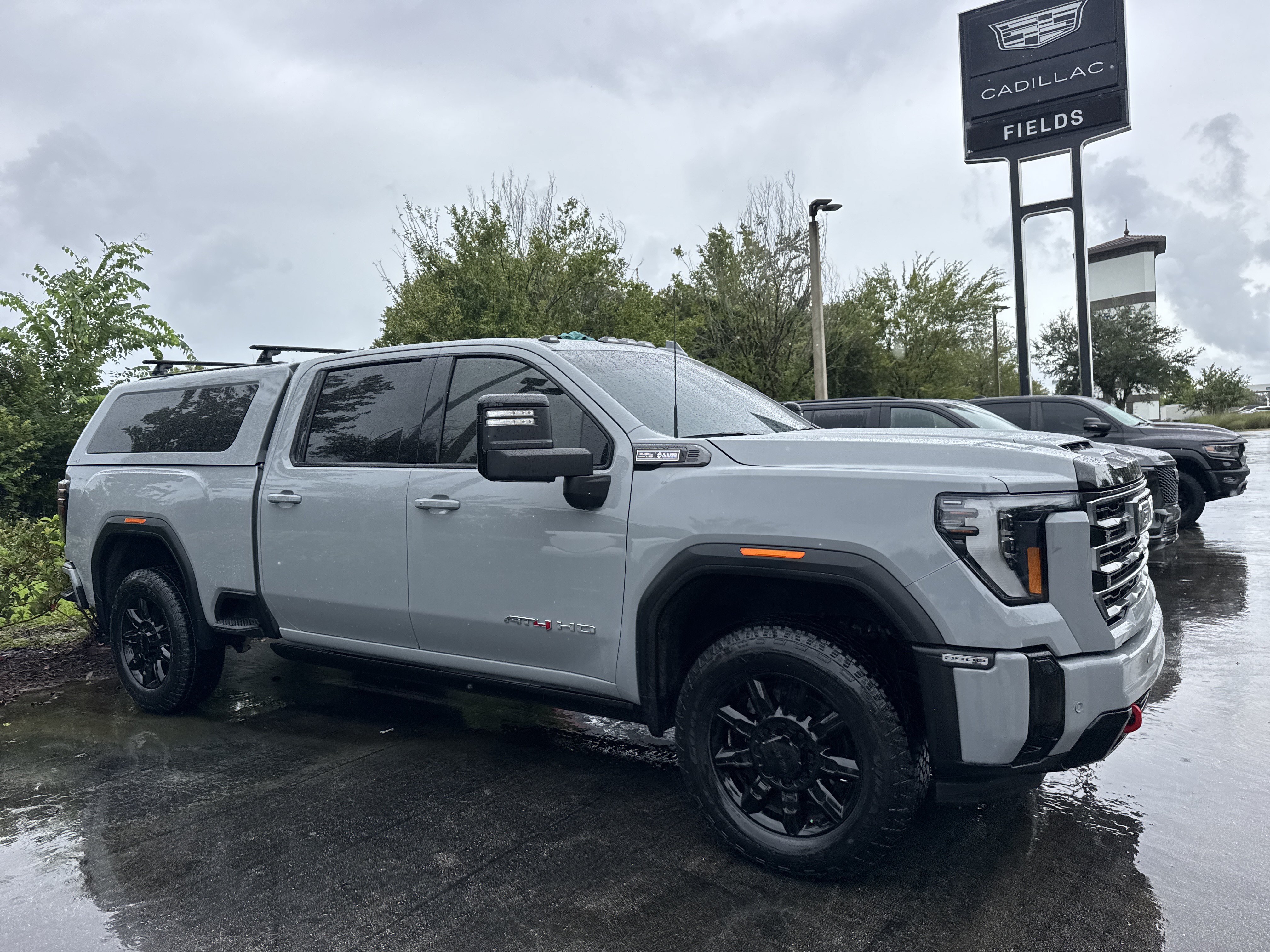 Used 2025 GMC Sierra 2500 AT4 w/ Technology Package AWD/4WD image 4