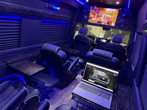 Used 2024 Mercedes-Benz Sprinter 3500 image 4