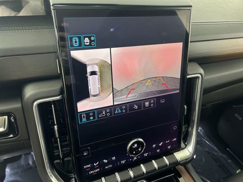 Used 2025 GMC Yukon XL Denali w/ Denali Reserve Package image 16