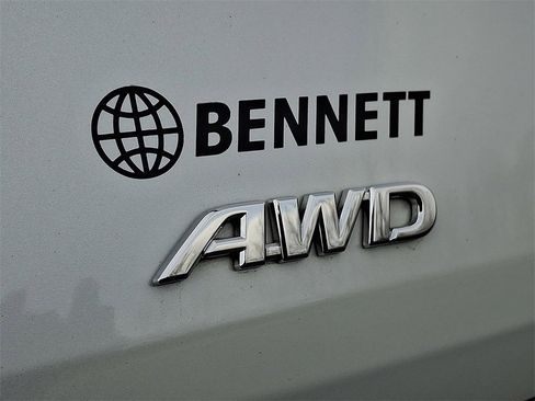 Certified 2024 Toyota Sienna XLE image 33