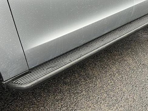 Used 2024 Ford Expedition Limited image 10