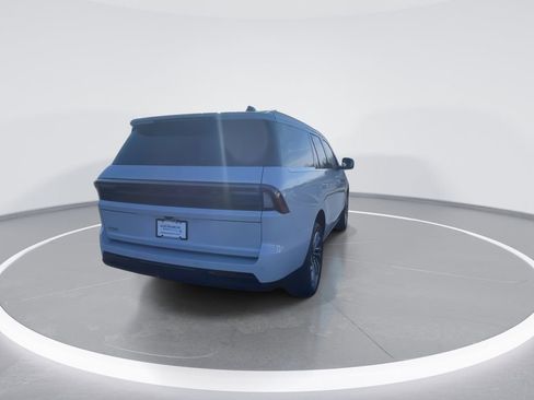 New 2025 Lincoln Navigator Reserve image 8