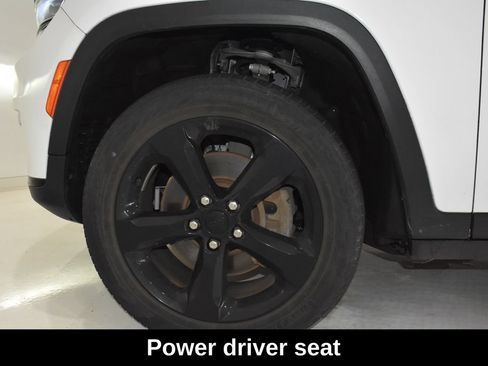 Used 2022 Jeep Grand Cherokee L Limited w/ Black Appearance Package AWD/4WD image 8