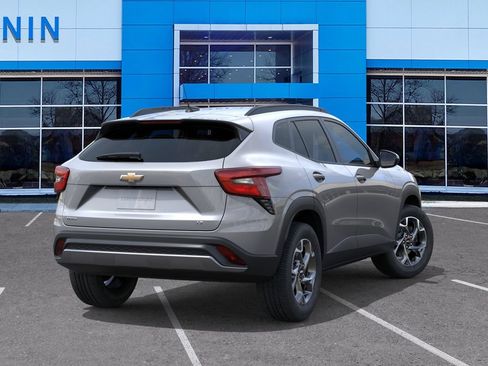New 2026 Chevrolet Trax LT w/ LT Convenience Package FWD image 5