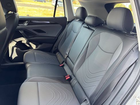 Used 2026 Volkswagen Tiguan SE FWD image 27