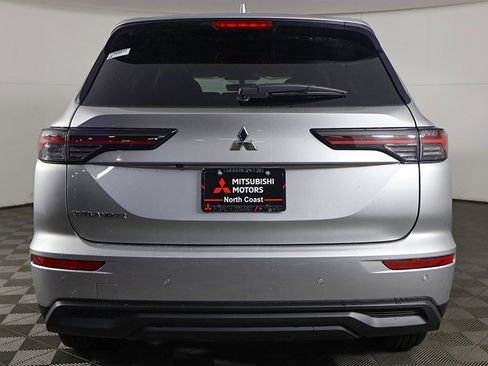 New 2026 Mitsubishi Outlander ES image 11