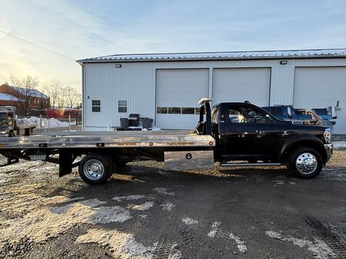 Used 2022 RAM 5500 SLT w/ Quick Order Package 2YG SLT image 2