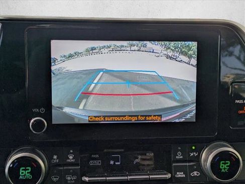 Used 2024 Toyota Highlander LE image 15