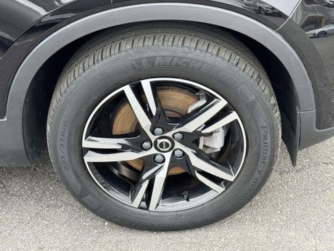 Certified 2023 Volvo XC40 B5 Plus w/ Protection Package AWD/4WD image 6