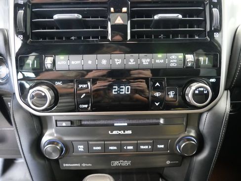 Certified 2023 Lexus GX 460 Luxury w/ Sport Design Package AWD/4WD image 27