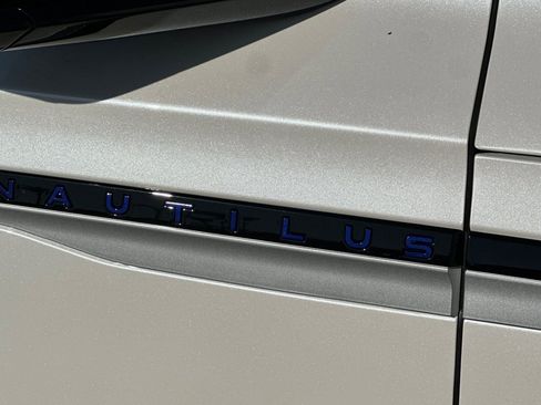 New 2026 Lincoln Nautilus Premier image 26