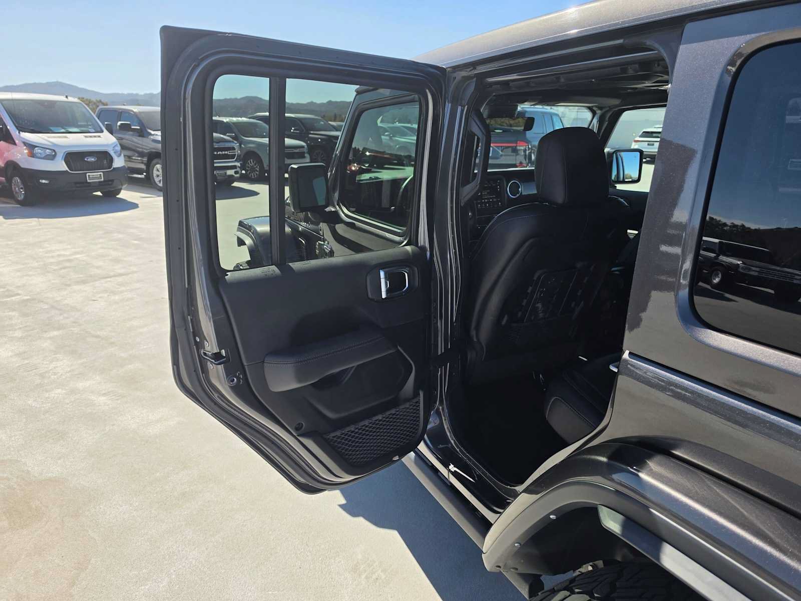 Used 2022 Jeep Wrangler Unlimited Rubicon w/ Xtreme Recon 35" Tire Package AWD/4WD image 15