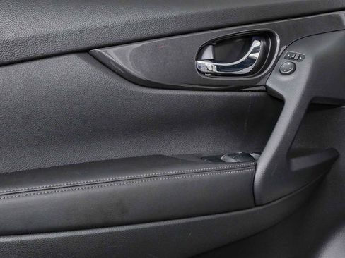 Used 2020 Nissan Rogue S w/ Special Edition Package FWD image 6