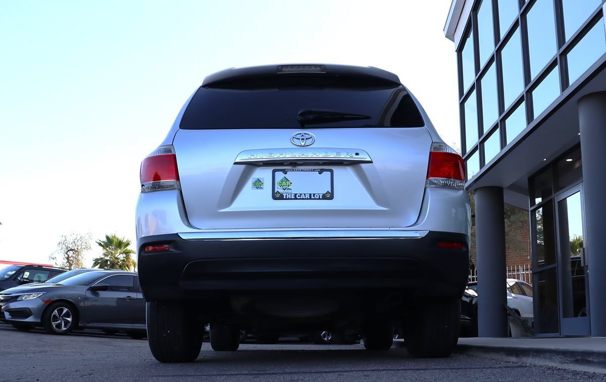 Used 2013 Toyota Highlander Plus FWD image 12