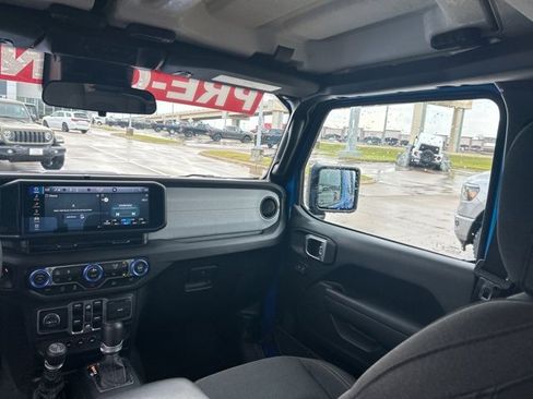 Used 2024 Jeep Gladiator Sport image 36