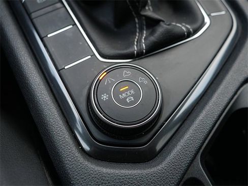 Certified 2023 Volkswagen Tiguan SE image 30