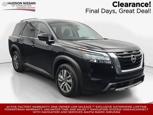 Used 2025 Nissan Pathfinder SL image 1