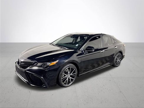 Used 2023 Toyota Camry SE image 2