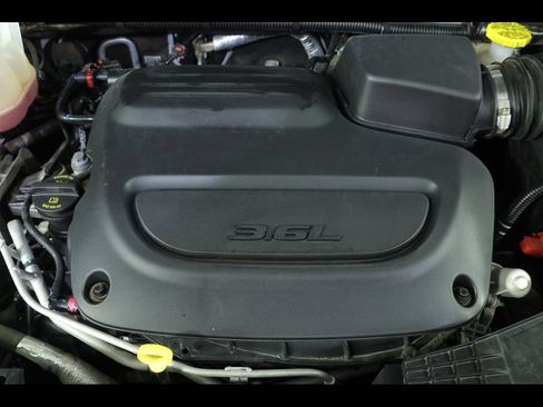 Used 2024 Chrysler Pacifica Touring-L FWD image 20