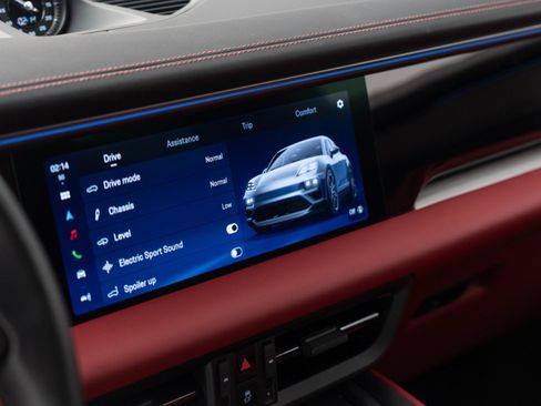 Certified 2025 Porsche Macan Electric RWD image 26