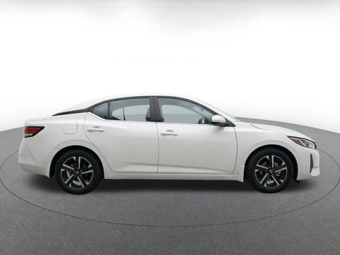 Used 2025 Nissan Sentra SV FWD image 10