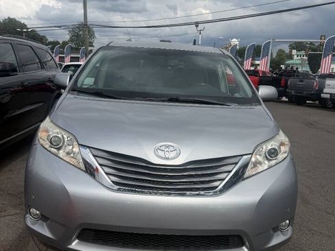 Used 2011 Toyota Sienna Limited w/ Premium Pkg AWD/4WD image 21