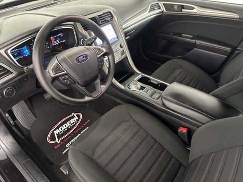 Used 2020 Ford Fusion SE FWD image 19