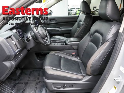 Used 2023 Nissan Pathfinder SL image 14
