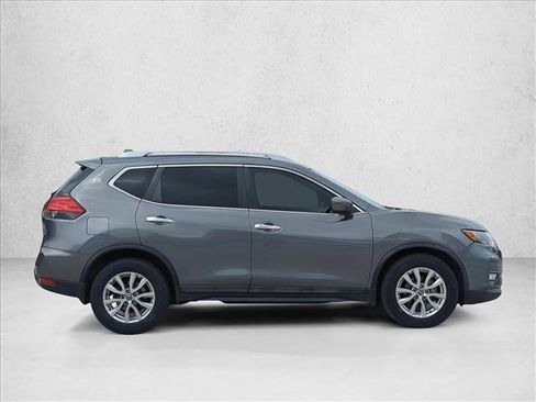 Used 2017 Nissan Rogue SV FWD image 4