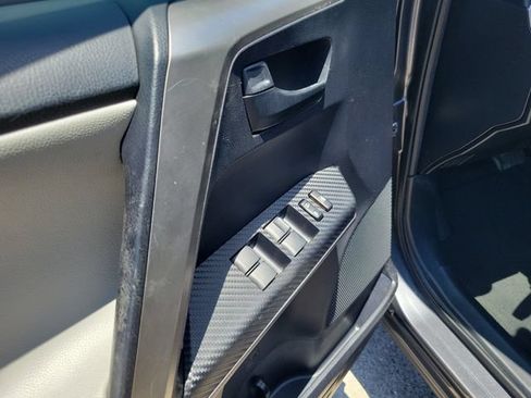 Used 2014 Toyota RAV4 LE FWD image 17