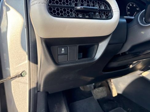 Used 2024 Honda HR-V LX image 18