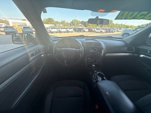 Used 2018 Ford Explorer XLT FWD image 31