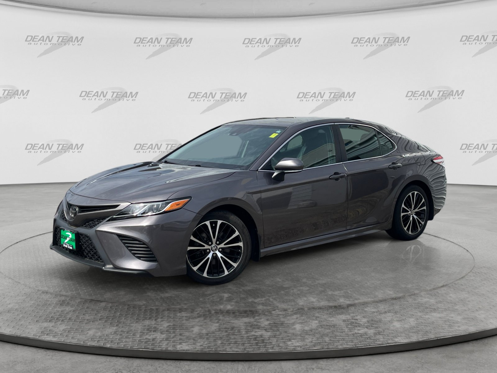 Used 2020 Toyota Camry SE w/ Cold Weather Package AWD/4WD image 3
