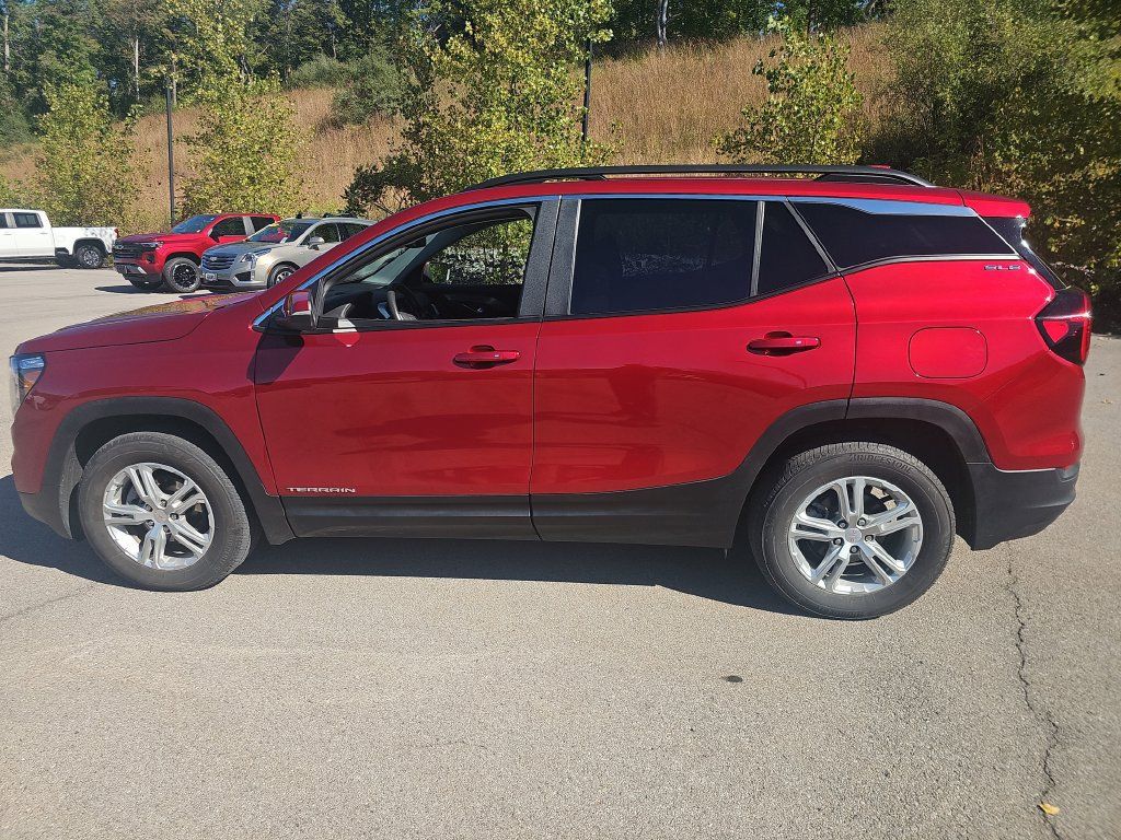 Used 2023 GMC Terrain SLE w/ Driver Convenience Package AWD/4WD image 9