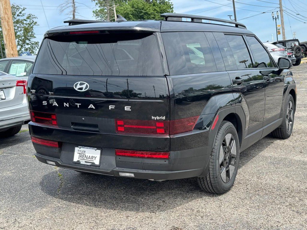 Used 2025 Hyundai Santa Fe SEL FWD image 3