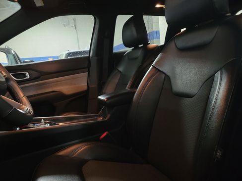 Used 2024 Jeep Compass Latitude image 15