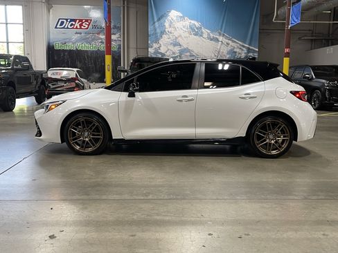 Used 2024 Toyota Corolla SE w/ SE Package FWD image 2