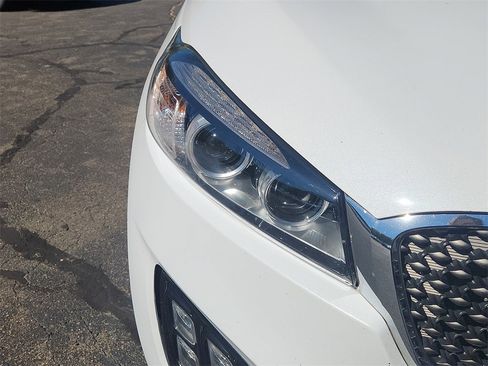 Used 2016 Kia Sorento SX image 9