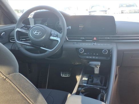 New 2025 Hyundai Elantra SEL image 10