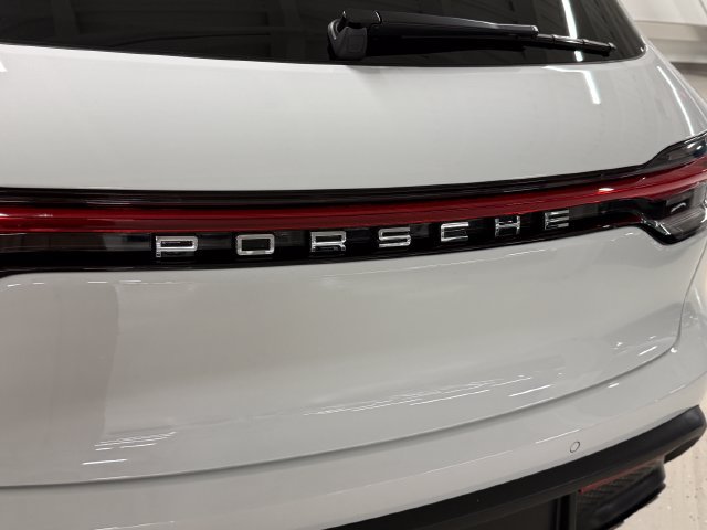 Certified 2026 Porsche Macan AWD/4WD image 12