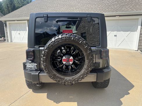 Used 2018 Jeep Wrangler Unlimited Sahara w/ Connectivity Group AWD/4WD image 4