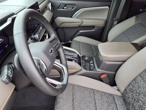 Used 2024 Chevrolet Colorado ZR2 w/ Technology Package image 34